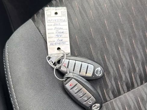 Used 2019 Nissan Rogue SV image 27