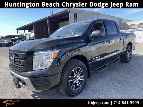 Used 2023 Nissan Titan SV w/ SV Convenience Package image 1