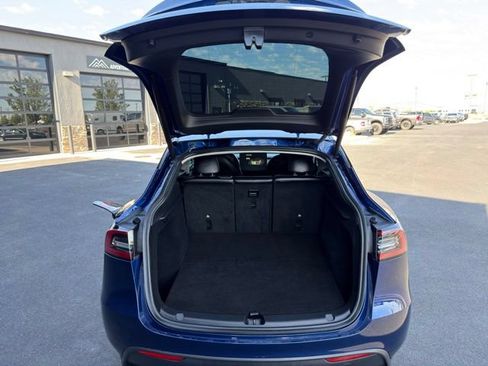 Used 2024 Tesla Model Y 2WD image 28