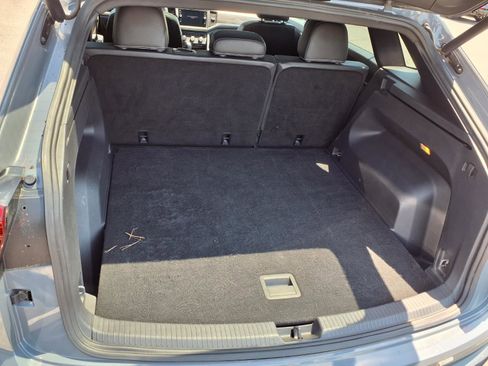 Used 2021 Volkswagen Atlas Cross Sport SE w/ Panoramic Sunroof Package FWD image 29