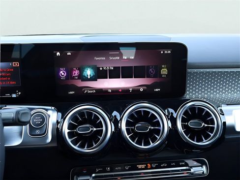 Certified 2025 Mercedes-Benz GLB 250 4MATIC image 21