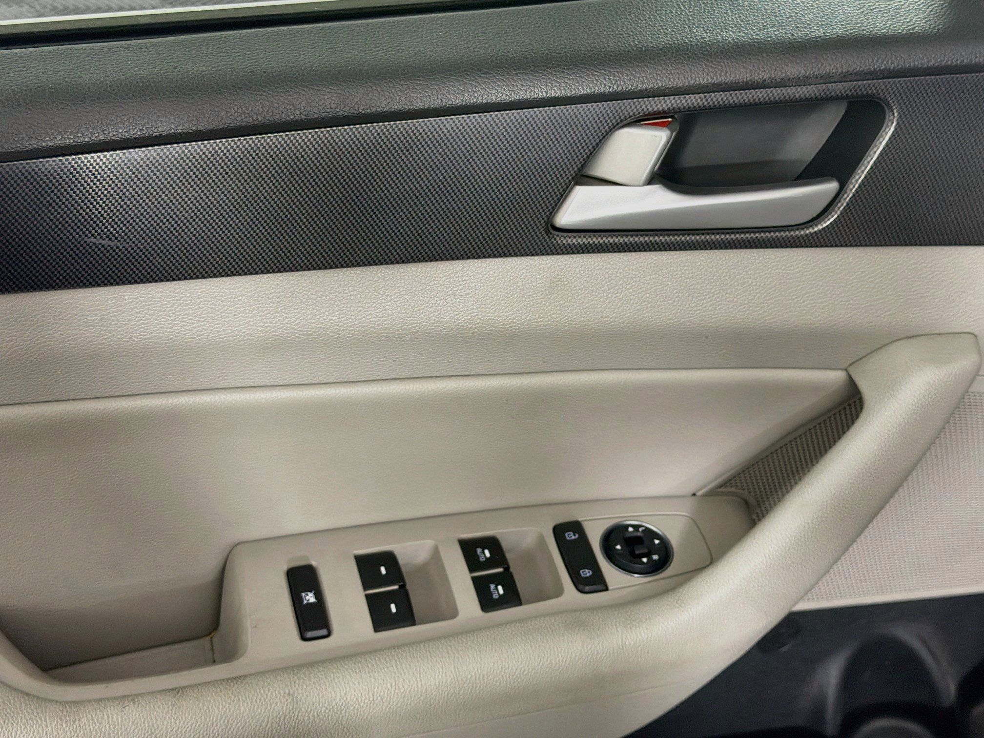 Used 2016 Hyundai Sonata Sport w/ Option Group 02 FWD image 15