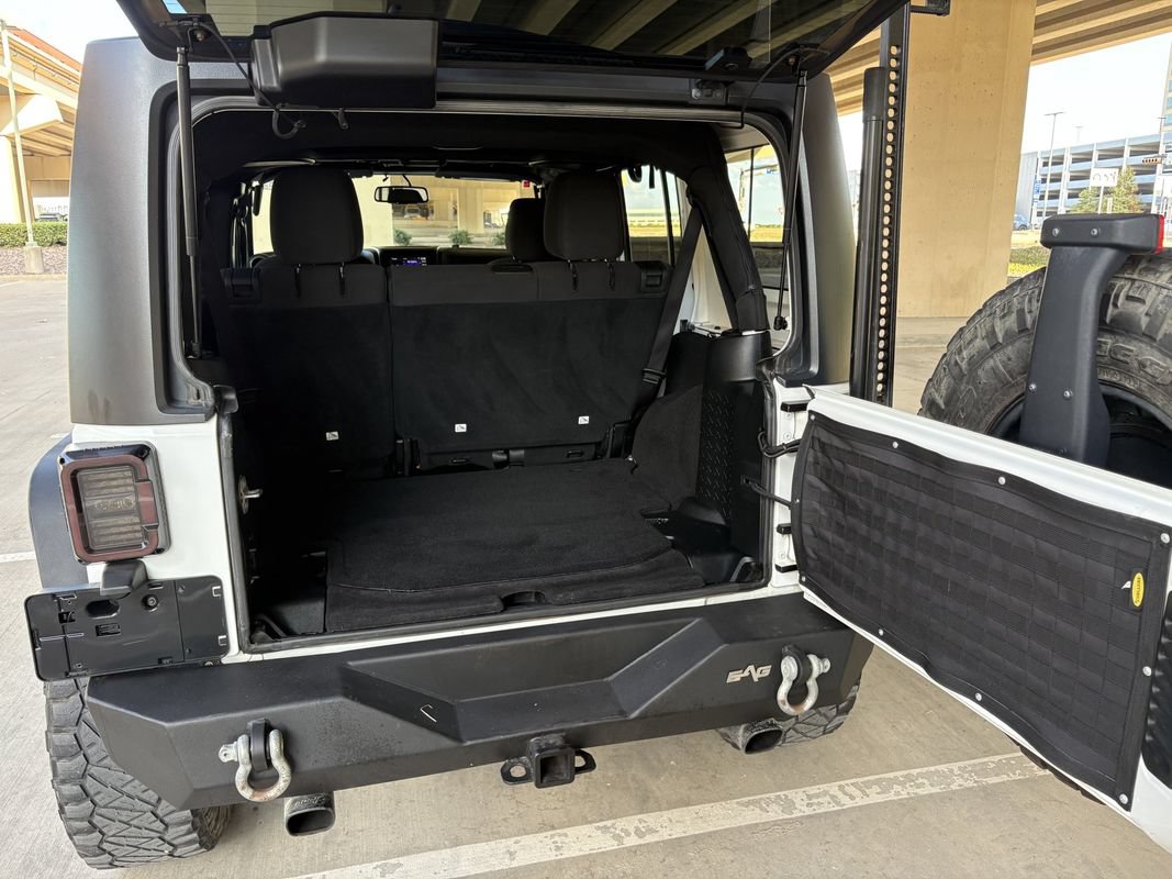 Used 2018 Jeep Wrangler Unlimited Sport S AWD/4WD image 32