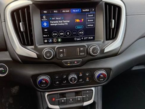 Used 2023 GMC Terrain SLT image 17