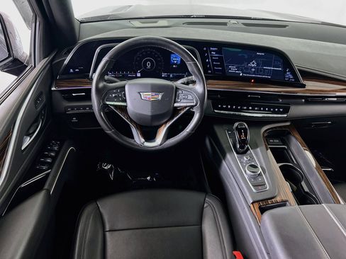 Used 2022 Cadillac Escalade Luxury w/ LPO, Illumination Package AWD/4WD image 23