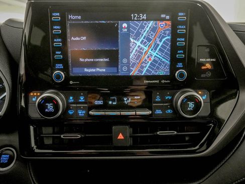 Used 2021 Toyota Highlander XLE image 24