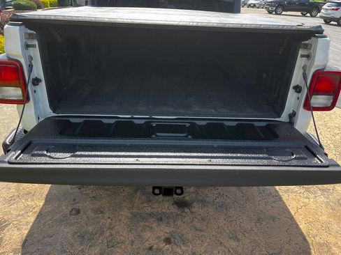 Used 2022 Jeep Gladiator Sport AWD/4WD image 30