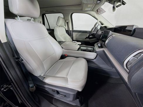 Used 2025 Ford Expedition Max Active AWD/4WD image 30