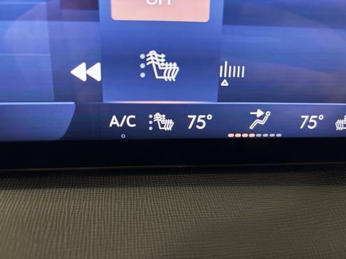 Used 2025 Buick Enclave Preferred image 23