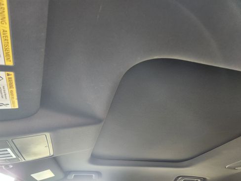 Used 2019 Land Rover Discovery HSE image 29