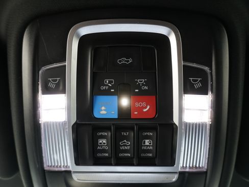 Used 2025 RAM 3500 Limited AWD/4WD image 29