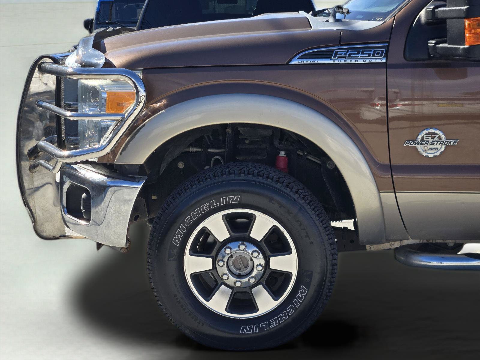 Used 2011 Ford F250 Lariat w/ Lariat Interior Pkg AWD/4WD image 8