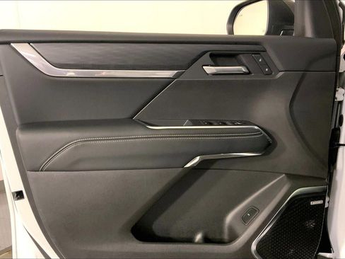 Used 2025 GMC Acadia Elevation image 25