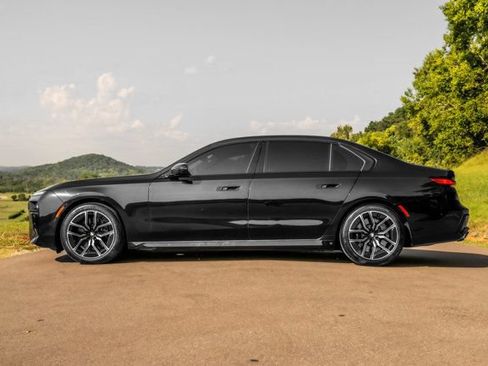 Used 2023 BMW 760i xDrive w/ Executive Package AWD/4WD image 4
