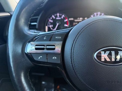 Used 2020 Kia Cadenza Limited image 21