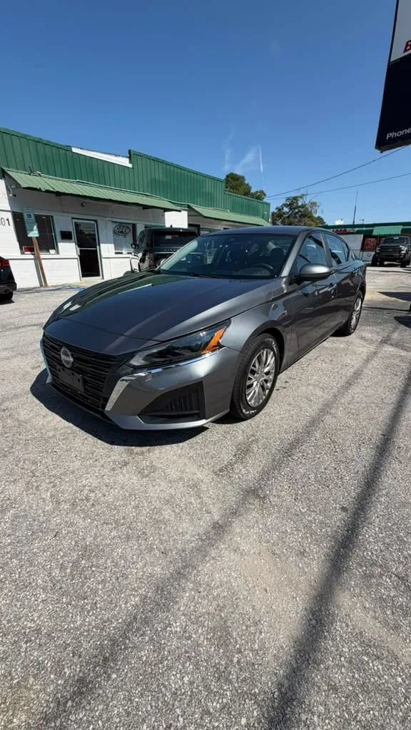 Used 2023 Nissan Altima 2.5 S FWD image 3