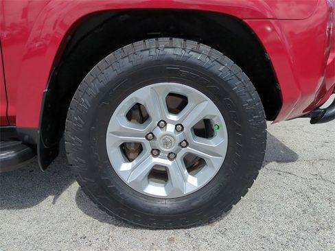 Used 2017 Toyota 4Runner SR5 image 12