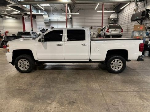 Used 2019 Chevrolet Silverado 2500 LTZ w/ Duramax Plus Package AWD/4WD image 28