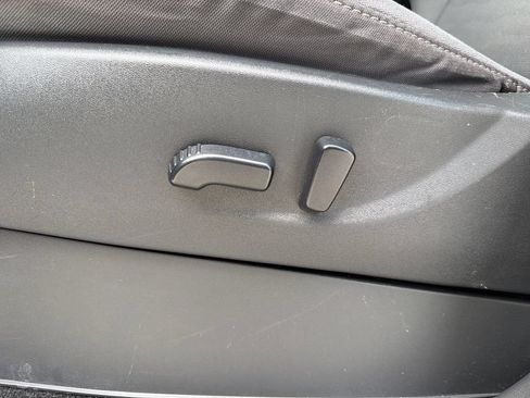 Used 2024 Nissan Frontier SV RWD image 14