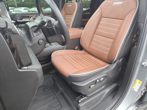 Used 2025 GMC Sierra 1500 Denali Ultimate image 34