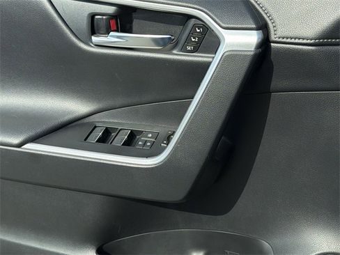 Used 2020 Toyota RAV4 Limited image 34