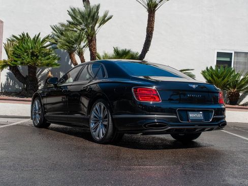 Used 2025 Bentley Flying Spur Plug-In Hybrid AWD/4WD image 3