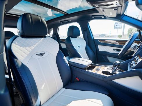 Used 2021 Bentley Bentayga image 39