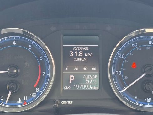 Used 2018 Toyota Corolla LE FWD image 17