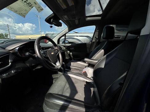 Used 2020 Chevrolet Trax LT w/ Sun & Sound Package AWD/4WD image 12