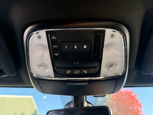 Used 2020 Jeep Grand Cherokee Limited image 24