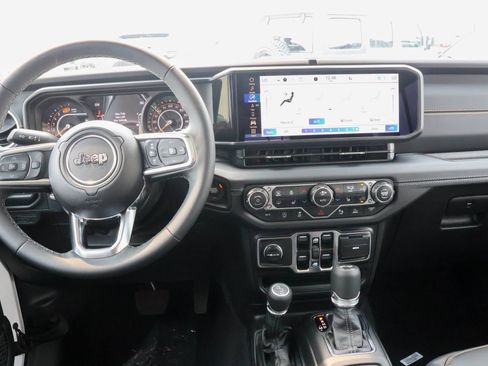 New 2026 Jeep Wrangler Unlimited Sahara AWD/4WD image 19