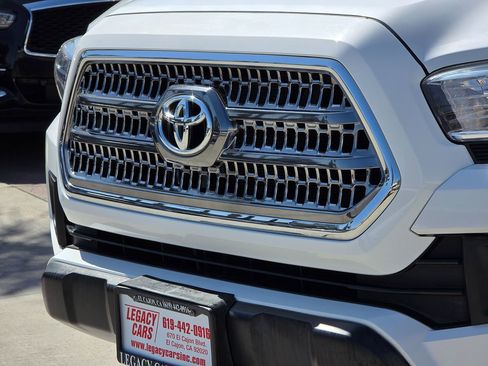 Used 2017 Toyota Tacoma TRD Off-Road w/ Tow Package image 9