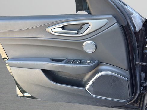 Used 2023 Alfa Romeo Giulia Veloce RWD image 10