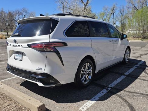 Used 2023 Toyota Sienna XSE w/ XSE Plus Package image 5