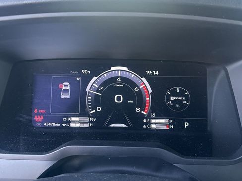 Used 2024 Toyota Tundra Limited AWD/4WD image 5