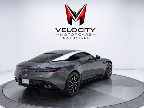 Used 2017 Aston Martin DB11 V12 RWD image 14