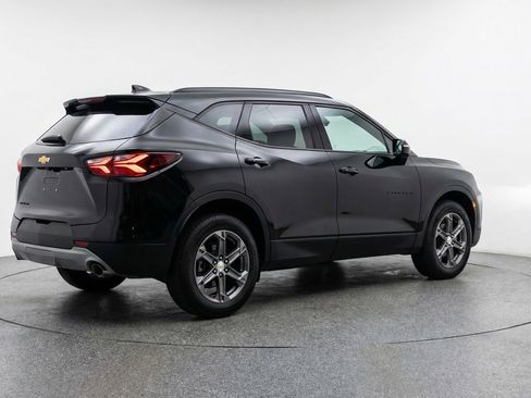 Used 2025 Chevrolet Blazer LT FWD image 9