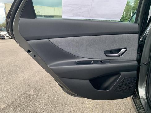 New 2025 Hyundai Elantra Limited image 60