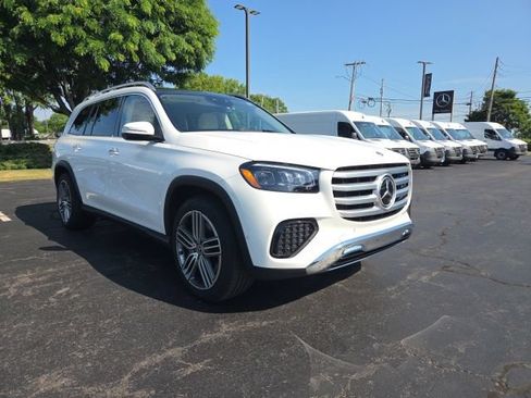 Used 2026 Mercedes-Benz GLS 450 4MATIC image 1
