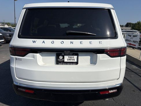 Used 2024 Jeep Wagoneer 4WD w/ Premium Group I image 7