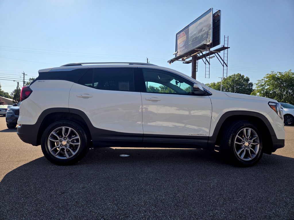 Used 2024 GMC Terrain SLT AWD/4WD image 18