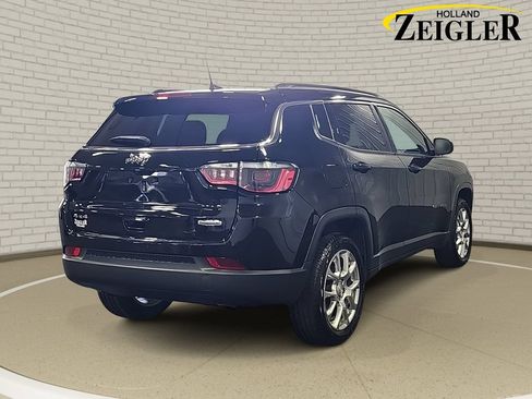 Used 2024 Jeep Compass Latitude AWD/4WD image 5