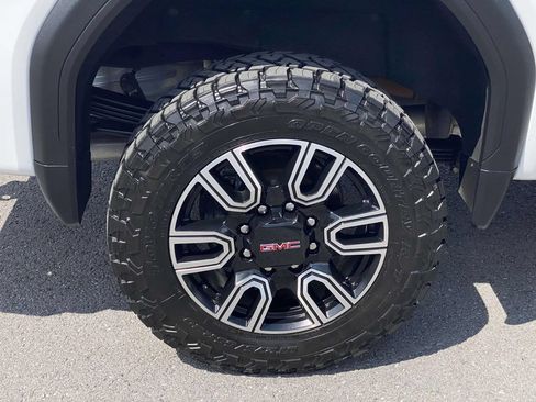 Used 2023 GMC Sierra 2500 AT4 w/ AT4 Preferred Package AWD/4WD image 40