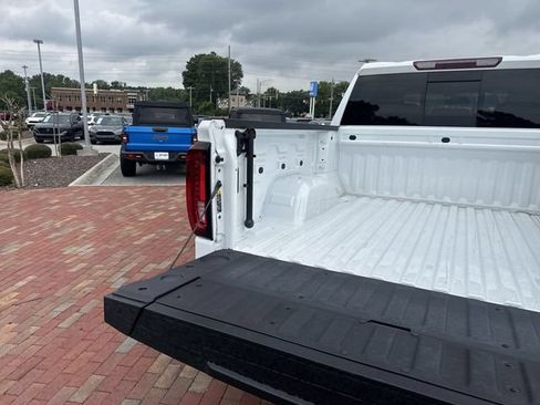 Used 2024 GMC Sierra 1500 SLT w/ SLT Premium Package AWD/4WD image 28
