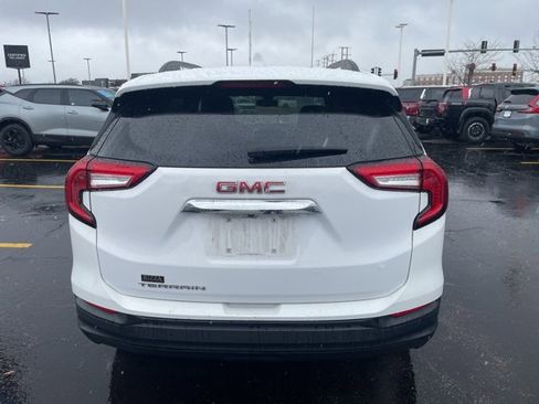 Certified 2022 GMC Terrain SLE w/ Driver Convenience Package image 3