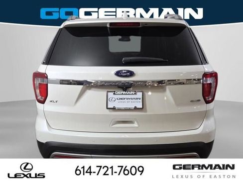 Used 2017 Ford Explorer XLT w/ Equipment Group 202A AWD/4WD image 10
