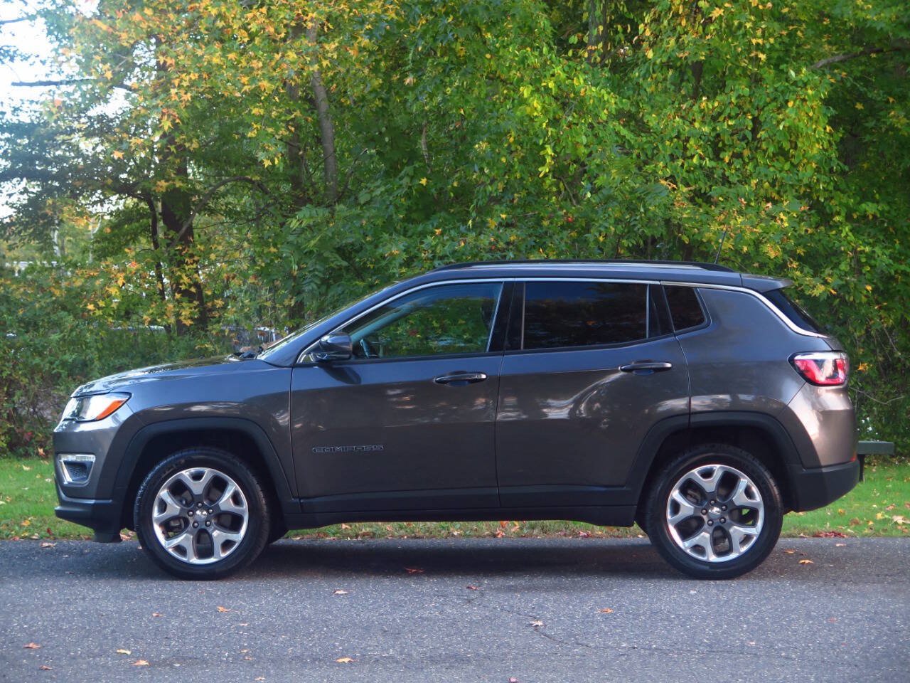 Used 2019 Jeep Compass Limited AWD/4WD image 2