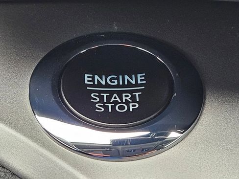 Used 2023 Ford Explorer XLT w/ Equipment Group 202A RWD image 16