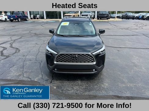Used 2023 Toyota Corolla Cross XLE w/ Convenience Package FWD image 4