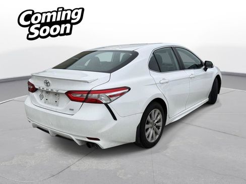 Used 2020 Toyota Camry SE image 6